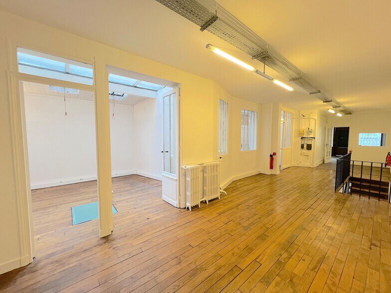 Immeuble residentiel dans Paris à vendre - Photo du bâtiment - Image 3 de 19