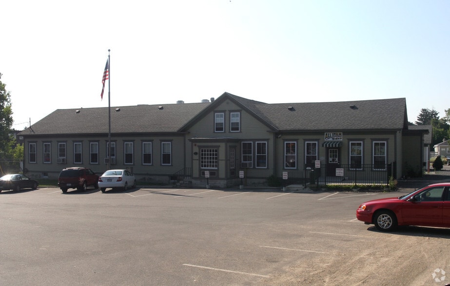 35 East Ave, Burrillville, RI à louer - Photo du bâtiment - Image 2 de 28