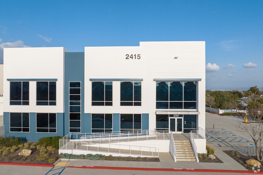 2415 N Locust Ave, Rialto, CA à louer - Photo du bâtiment - Image 2 de 6