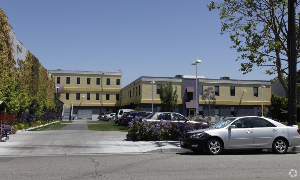 2320 Blanding Ave, Alameda, CA for lease - Building Photo - Image 2 of 4