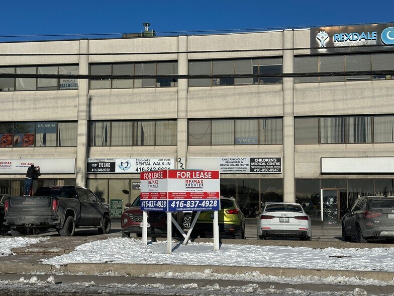 222 Dixon Rd, Toronto, ON à louer - Photo du bâtiment - Image 3 de 3