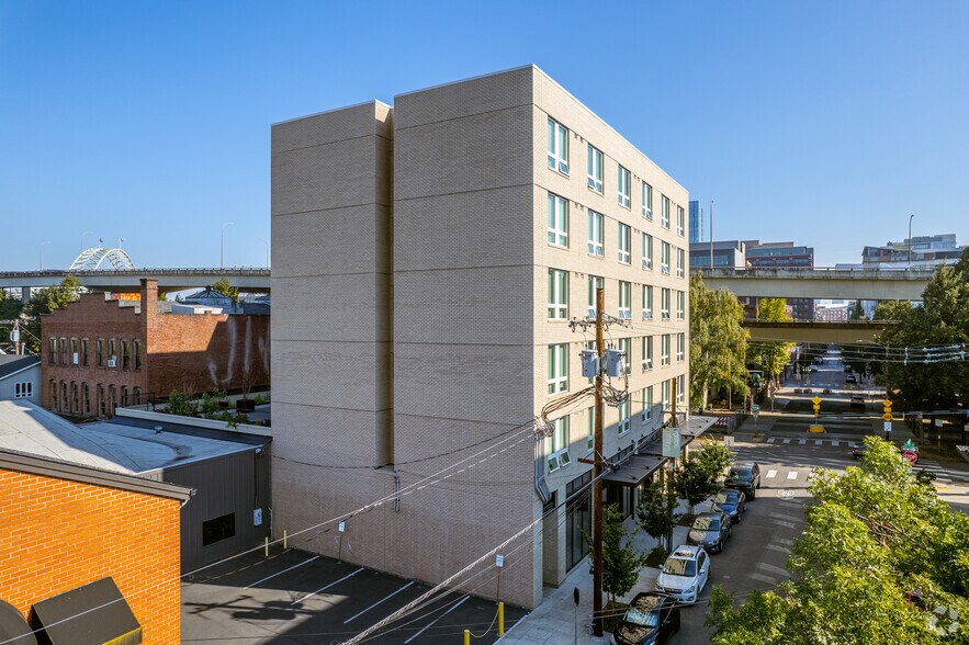 1611 NW Marshall St, Portland, OR à louer - Photo du bâtiment - Image 3 de 29