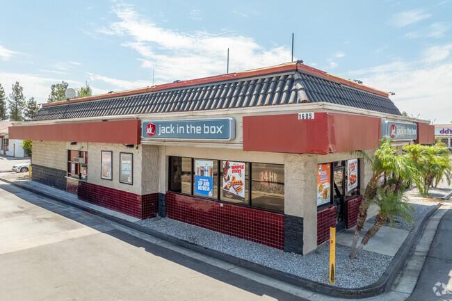 Plus de détails pour 1605 E Highland Ave, San Bernardino, CA - Vente au détail à vendre