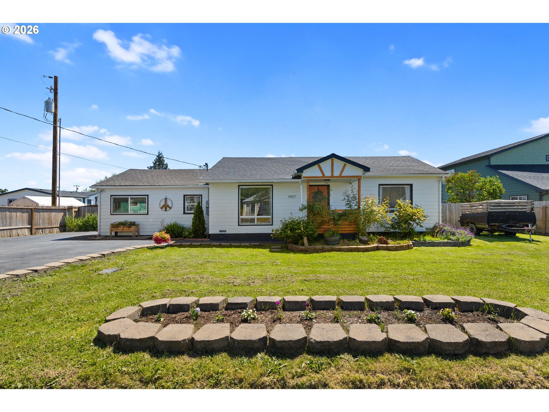 1997 Castle Ave, Roseburg, OR à vendre Photo du bâtiment- Image 1 de 2