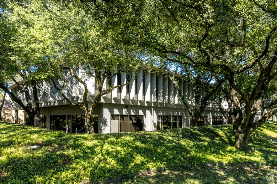 4800 Fredericksburg Rd, San Antonio, TX for lease - Primary Photo - Image 1 of 18