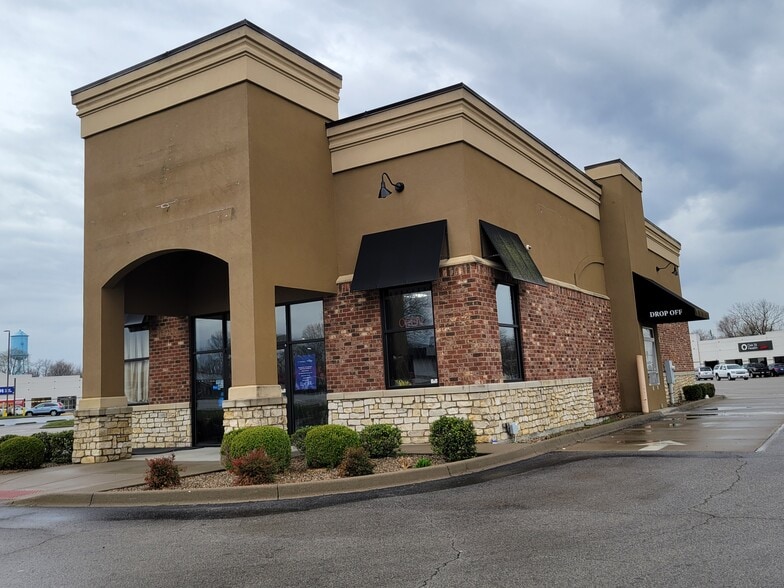 1495 E 10th St, Jeffersonville, IN for sale - Building Photo - Image 2 of 19