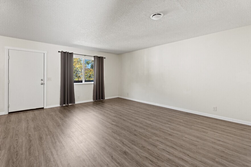 2020 S Dora St, Ukiah, CA à vendre - Photo du bâtiment - Image 3 de 45