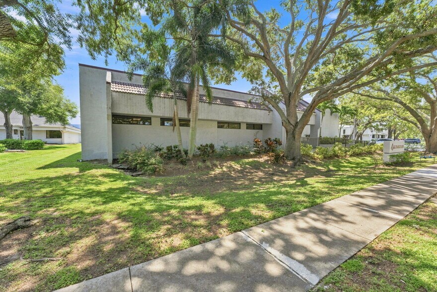1365 Hamlet Ave, Clearwater, FL for lease - Building Photo - Image 3 of 68