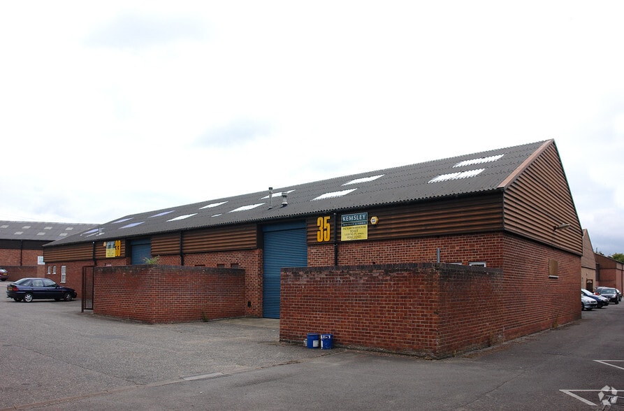 Redhills Rd, South Woodham Ferrers for lease - Primary Photo - Image 1 of 2
