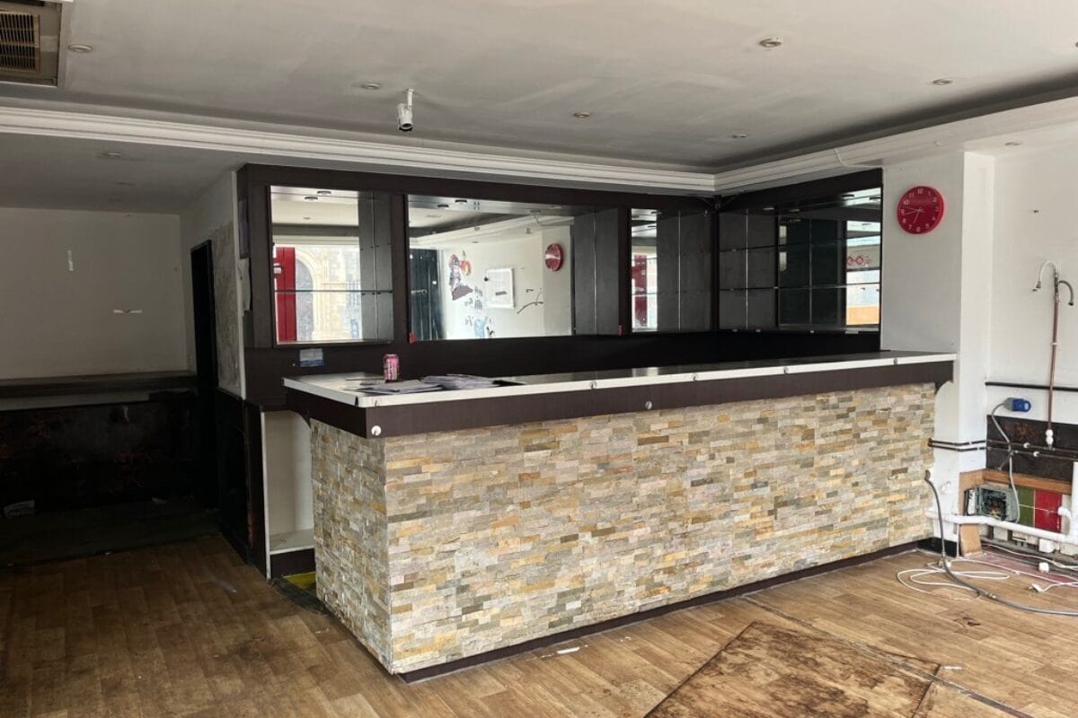 76-79 South St, Exeter for lease Interior Photo- Image 1 of 4