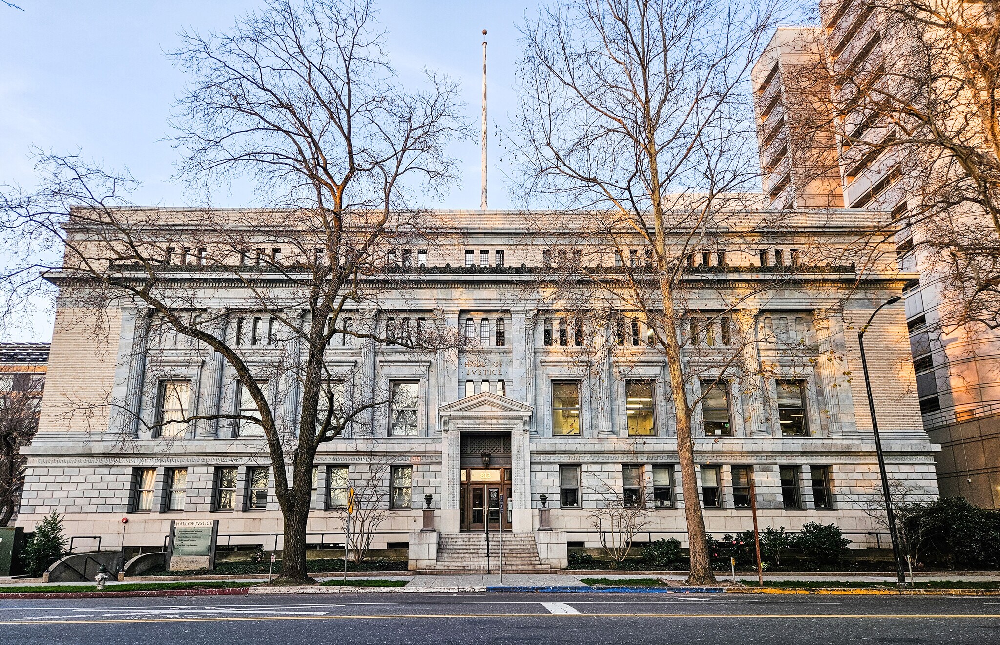 813 6th St, Sacramento, CA à louer Photo principale- Image 1 de 9