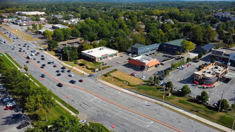 6303 NW Barry rd, Kansas City, MO à louer - Photo principale - Image 1 de 2