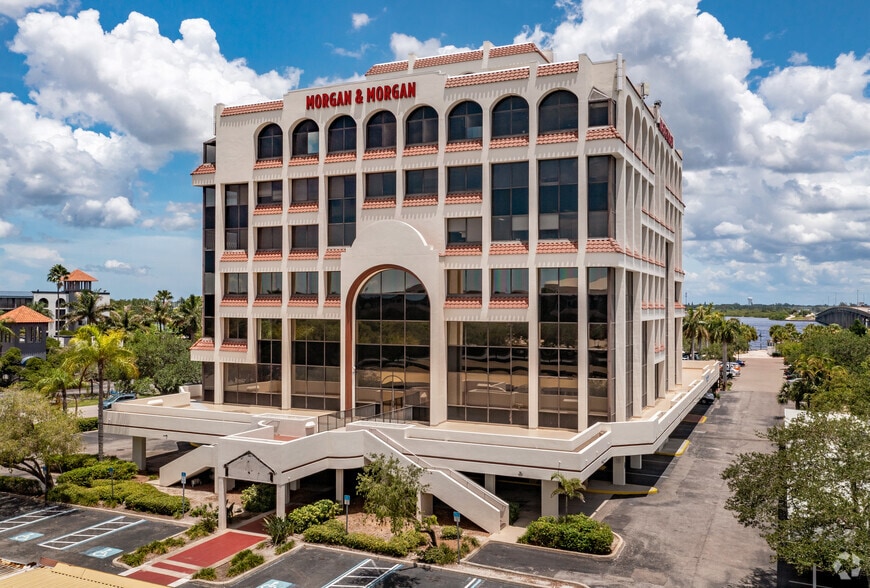 101 Riverfront Blvd, Bradenton, FL à louer - Photo du bâtiment - Image 1 de 14