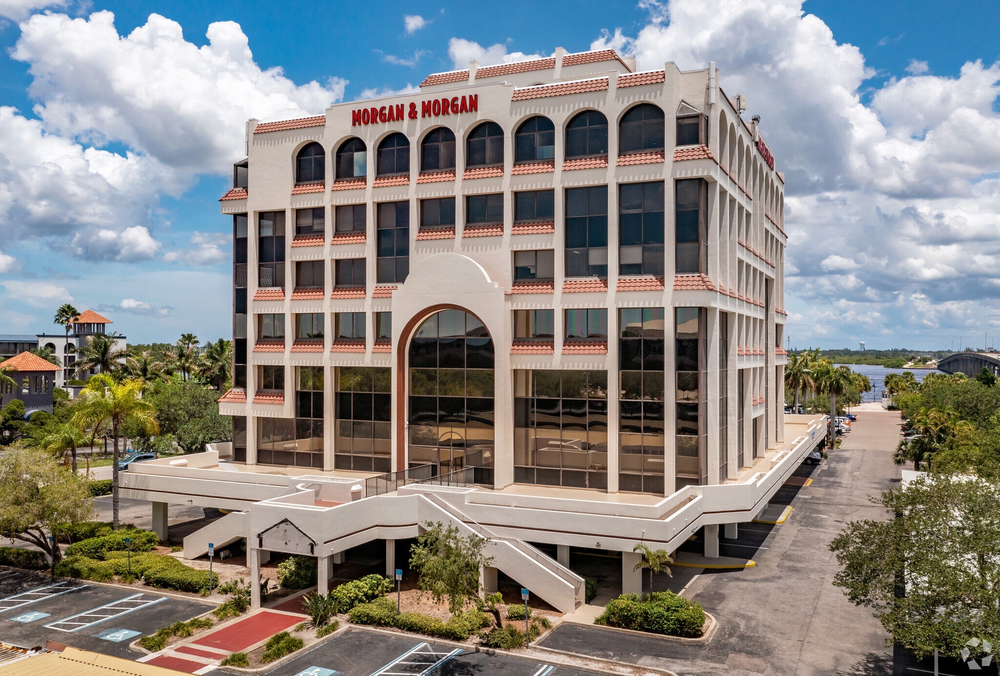 101 Riverfront Blvd, Bradenton, FL à louer Photo du bâtiment- Image 1 de 15
