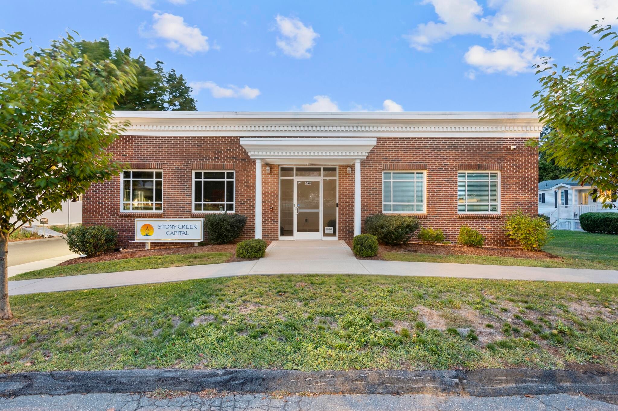 698 Main St, Branford, CT for sale Primary Photo- Image 1 of 46