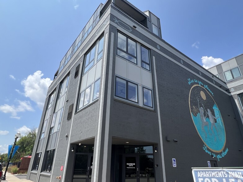 130 Main St, Menasha, WI for lease - Building Photo - Image 2 of 6