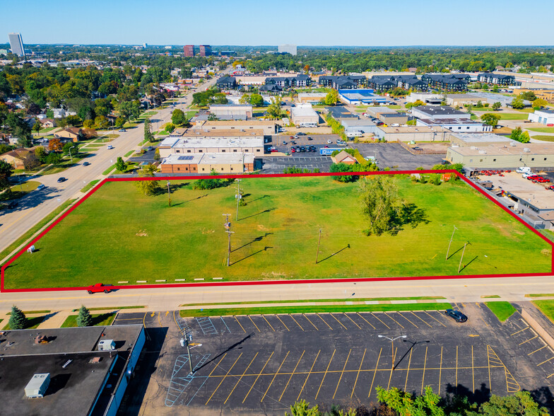 930-946 Livernois Rd, Troy, MI à vendre - Photo du bâtiment - Image 2 de 6