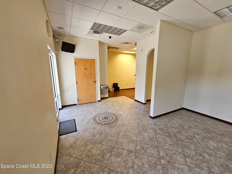 000 boston, Rockledge, FL for sale - Lobby - Image 1 of 1