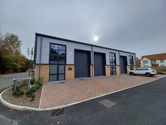 Plus de détails pour Oakdene Dr, Three Legged Cross - Industriel à louer