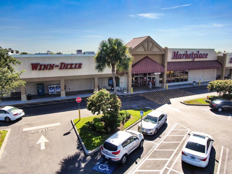 2000 Kings Hwy, Port Charlotte, FL à louer - Photo du bâtiment - Image 3 de 5