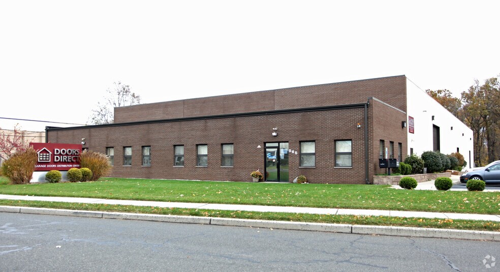 565 Green Ln, Union Township, NJ à louer - Photo du bâtiment - Image 3 de 11