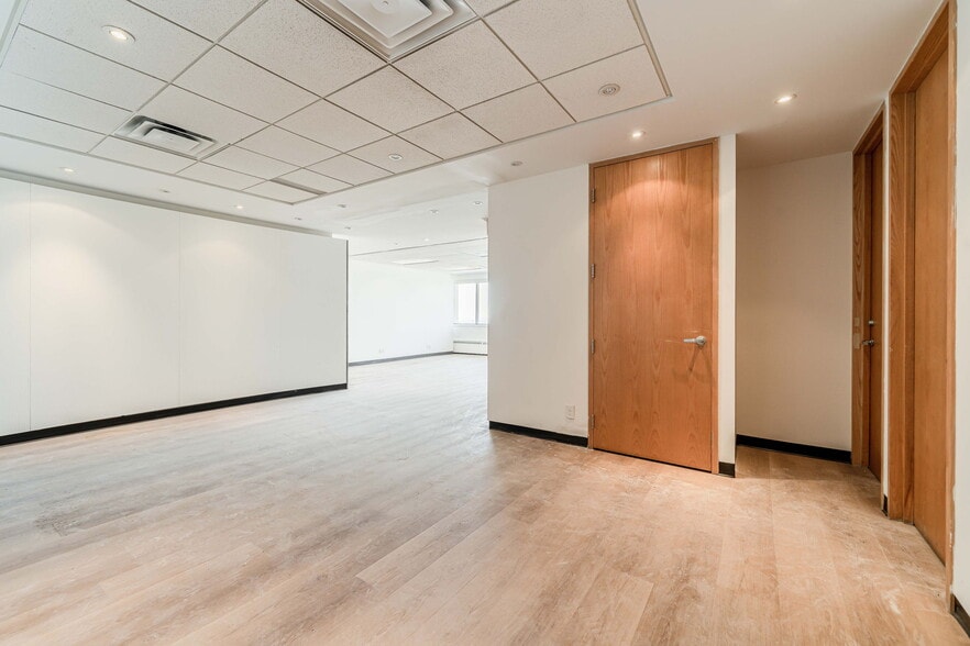 5250-5260 Rue Ferrier, Montréal, QC for sale - Interior Photo - Image 1 of 1