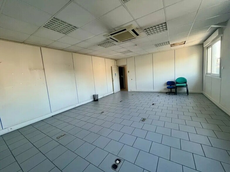 Office in Piolenc for lease - Interior Photo - Image 2 of 5