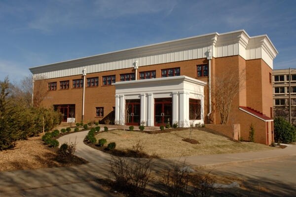 400 Preston Ave, Charlottesville, VA à louer - Photo du bâtiment - Image 1 de 10