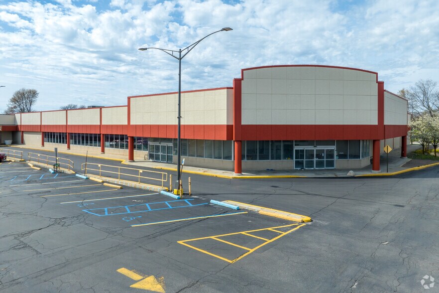 31001-31145 Harper Ave, Saint Clair Shores, MI à louer - Photo du bâtiment - Image 3 de 12