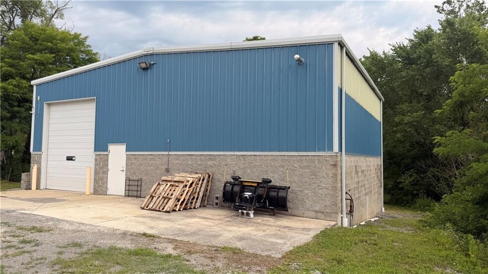 3136 Brodhead Rd, Aliquippa, PA for lease - Building Photo - Image 3 of 17