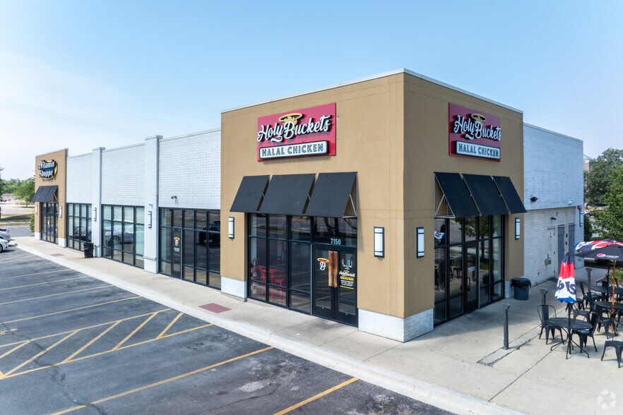 7140-7150 N McCormick Blvd, Lincolnwood, IL for sale - Building Photo - Image 2 of 5