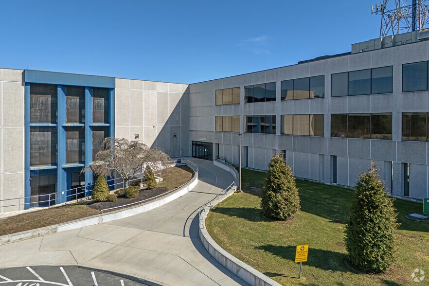 200 Mill Rd, Fairhaven, MA for lease - Building Photo - Image 1 of 19