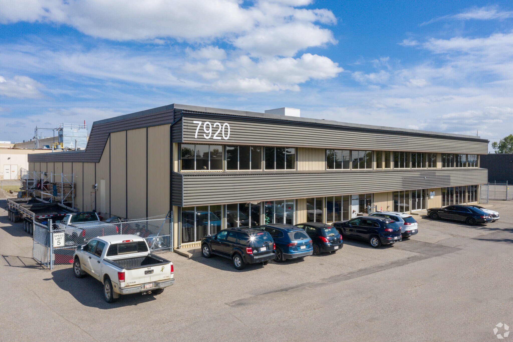 7920 42nd St SE, Calgary, AB à vendre Photo principale- Image 1 de 1