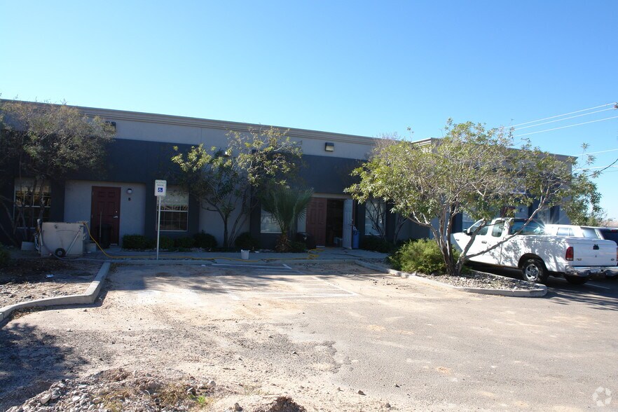 5400 Suncrest Dr, El Paso, TX for lease - Primary Photo - Image 1 of 12