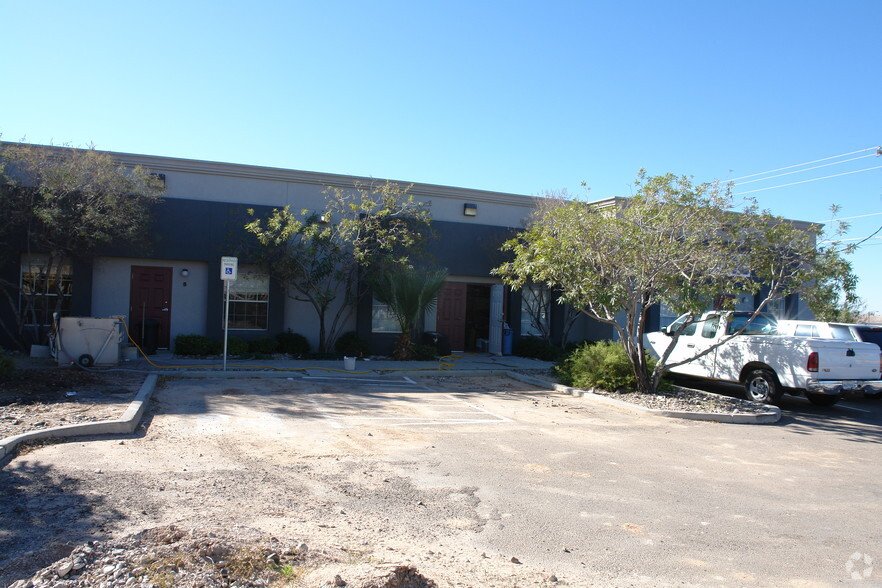 5400 Suncrest Dr, El Paso, TX for lease - Primary Photo - Image 2 of 16