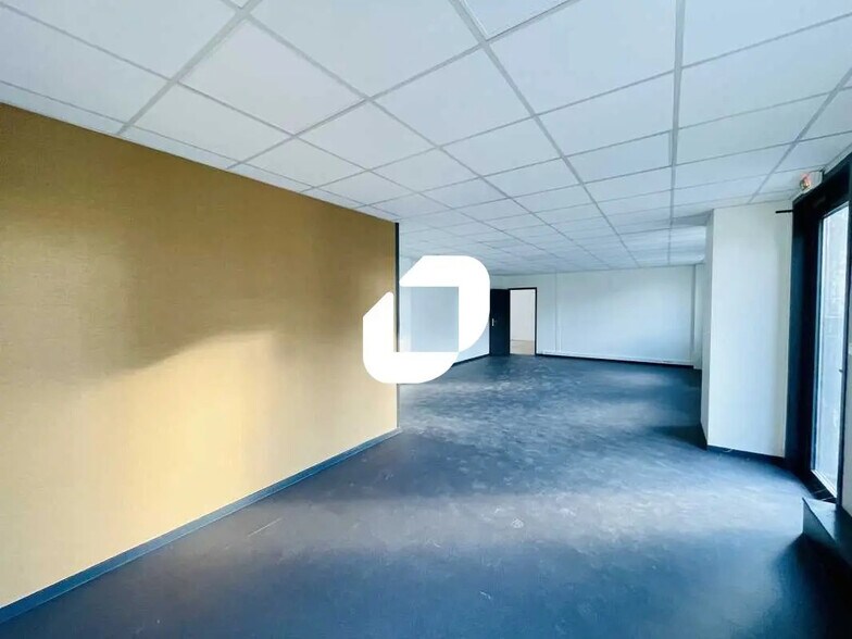 11-13 Chemin De L'Industrie, Dardilly à louer - Photo du bâtiment - Image 2 de 16