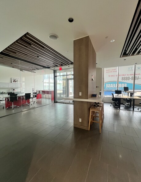 11949 Jasper Av NW, Edmonton, AB à vendre - Photo du bâtiment - Image 3 de 10