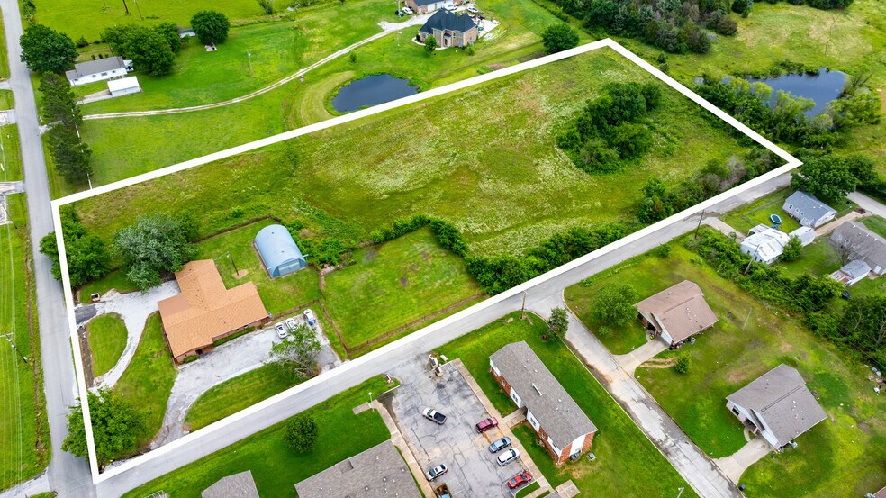 1404 S B St, Henryetta, OK à vendre - Photo du bâtiment - Image 2 de 42