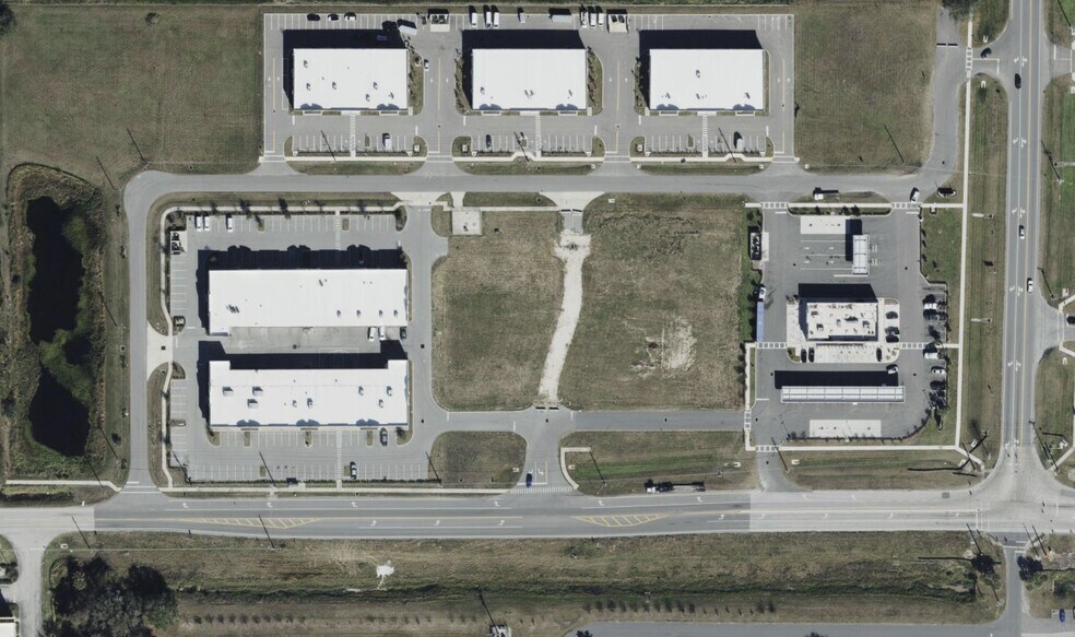 Drane Field Retail Pads portefeuille de 2 propriétés à vendre sur LoopNet.ca - Photo du bâtiment - Image 2 de 3