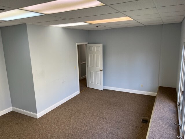 898 Ethan Allen Hwy, Ridgefield, CT à louer - Photo intérieure - Image 3 de 9