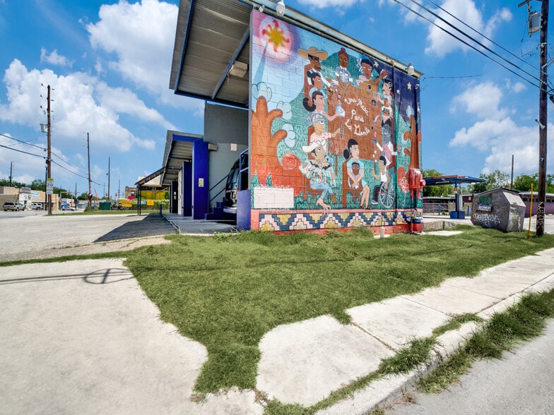 402 N Zarzamora St, San Antonio, TX for sale - Building Photo - Image 2 of 14