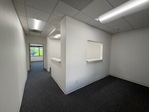 340 S Farrell Dr, Palm Springs, CA for lease Interior Photo- Image 1 of 5