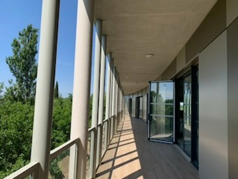 Office in Avignon for sale Interior Photo- Image 1 of 9
