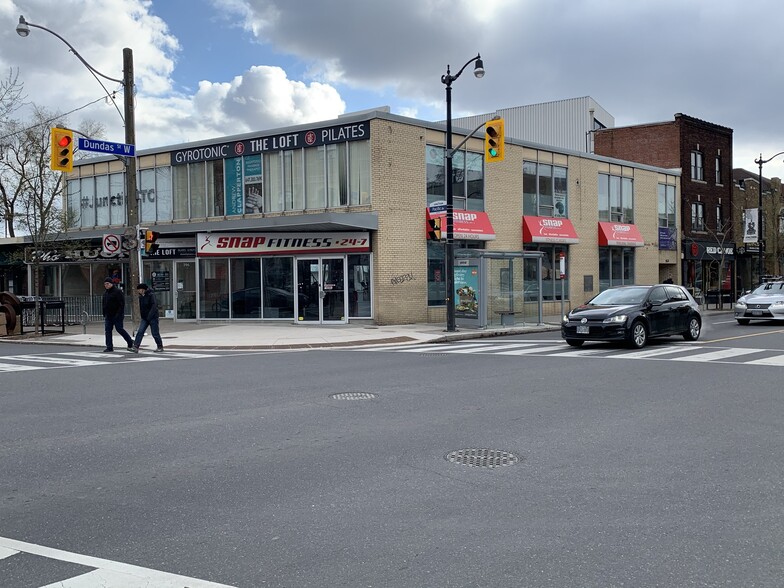 394-400 Pacific Ave, Toronto, ON à louer - Photo du bâtiment - Image 3 de 12