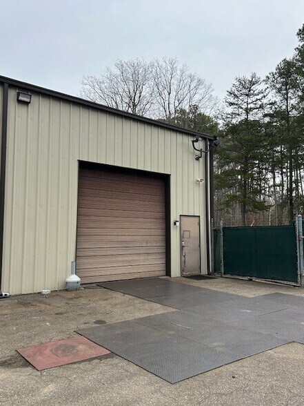 725 Industrial Park Dr, Newport News, VA à louer - Photo du bâtiment - Image 3 de 5