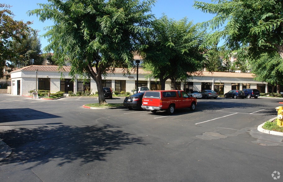 2955 E Hillcrest Dr, Thousand Oaks, CA for lease - Primary Photo - Image 3 of 4