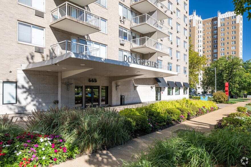665 S Skinker Blvd, Saint Louis, MO à louer - Photo du bâtiment - Image 2 de 7