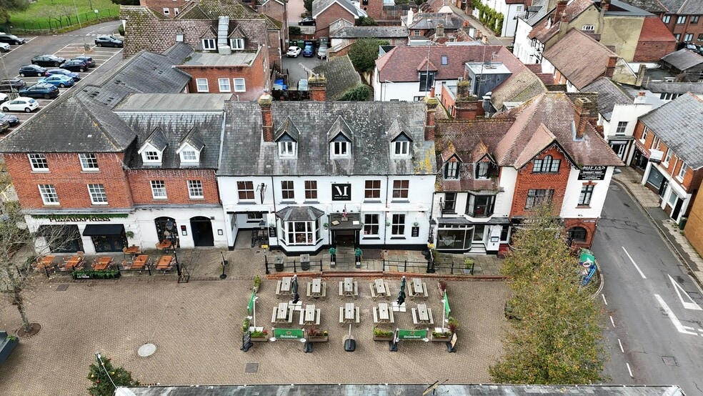 3 Market Sq, Alton for sale - Primary Photo - Image 1 of 10