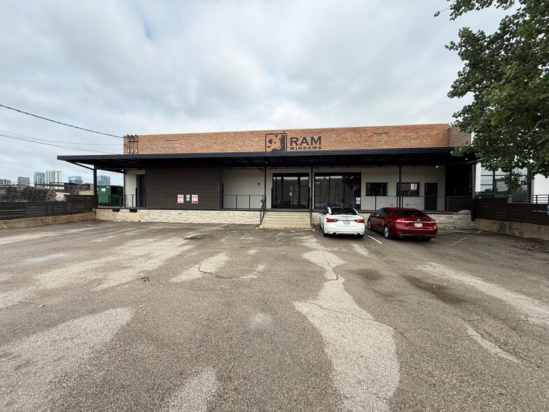 134 Oak Lawn Ave, Dallas, TX for lease - Building Photo - Image 1 of 40