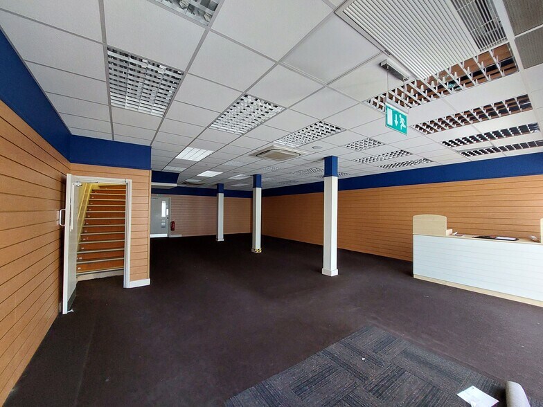 62 High St, Montrose à louer - Photo du bâtiment - Image 2 de 3